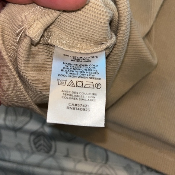 LOFT Tan Henley top with gathered puff sleeves V neck buttons Large beige. - Picture 7 of 7